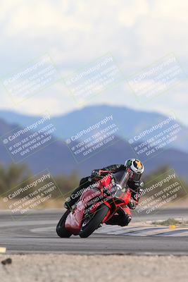 media/Nov-16-2025-Race Pace (Sun) [[8c5fa54630]]/Non Verified Riders (1st 20 Minutes)/5-Turn 15 (110pm)/